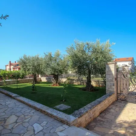 Casa Rafael 1 *