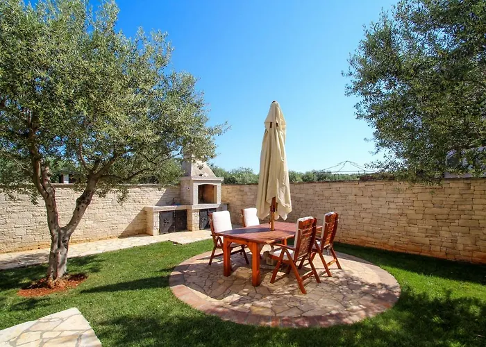 Casa Rafael 1 *