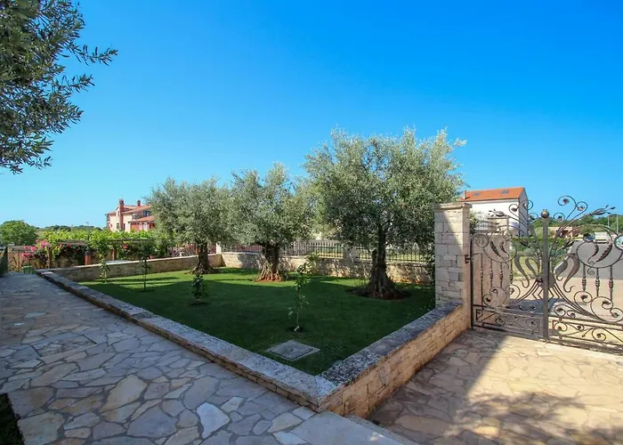 Casa Rafael 1 *