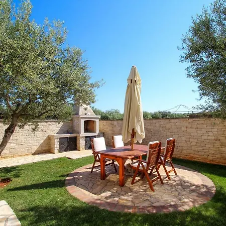 Casa Rafael 1 *
