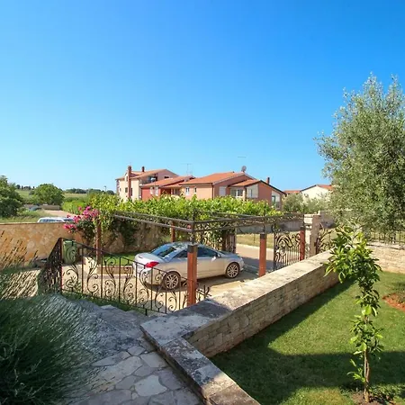 Casa Rafael 1 *