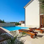 Apartamento Casa Rafael 1 *