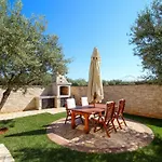 Casa Rafael 1 *